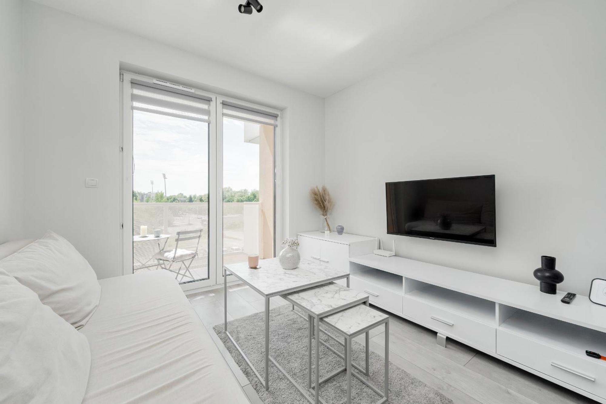 Miedziana Bright With Balcony And Parking By Renters Apartament