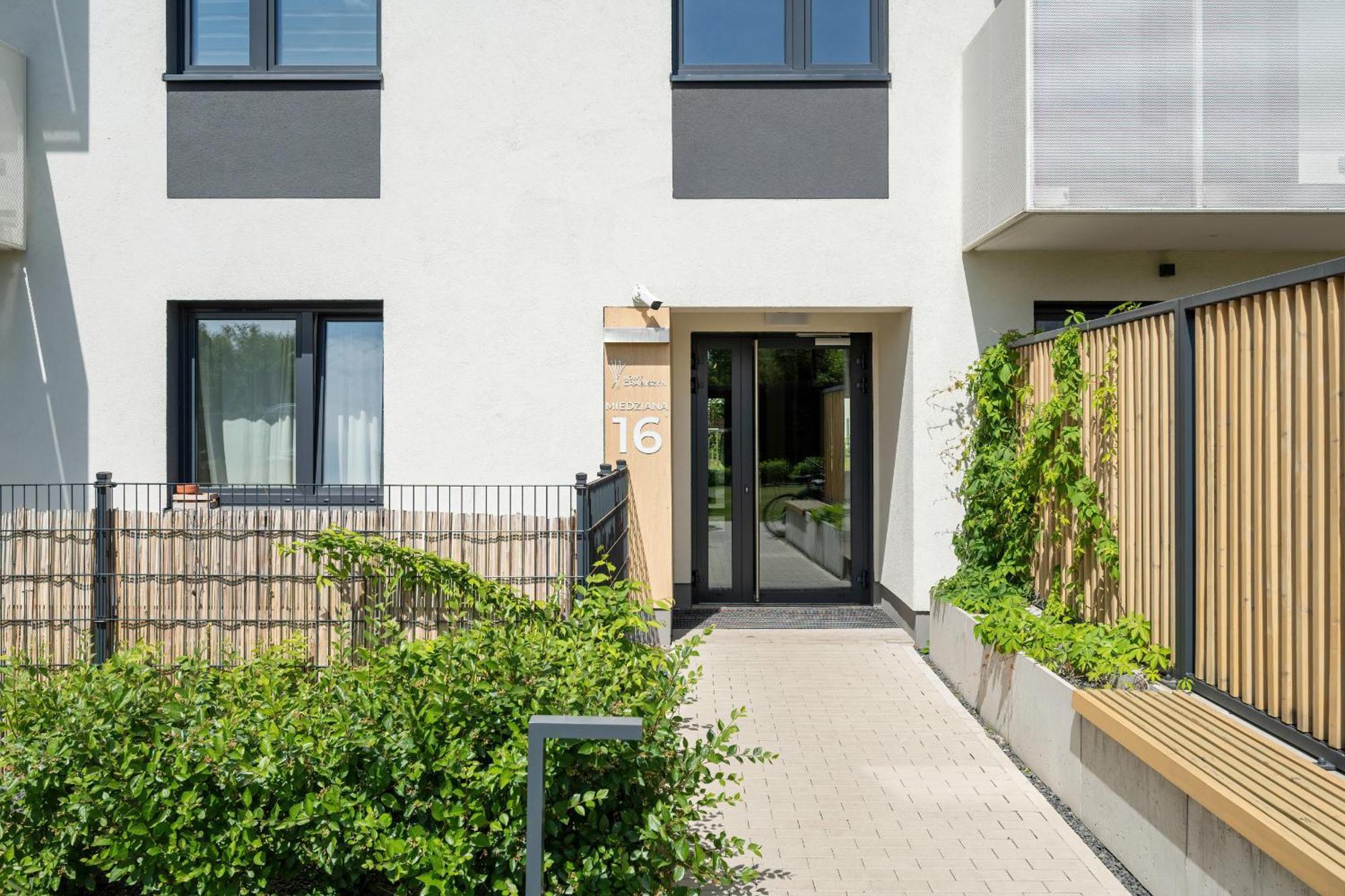 Miedziana Bright With Balcony And Parking By Renters * Wrocław
